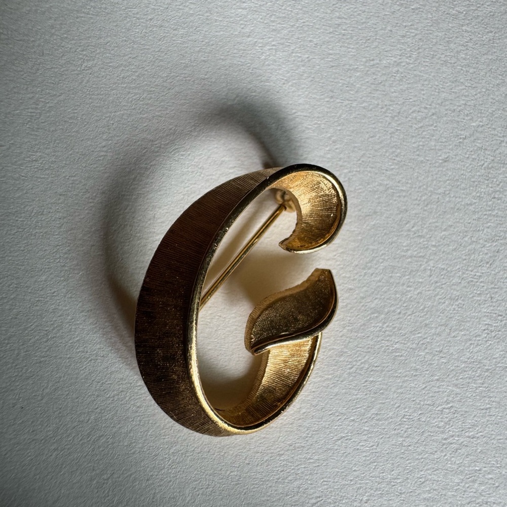 Vintage Crown Trifari brooch pin